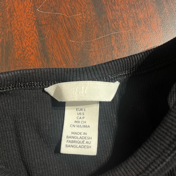 H&M SM black crop top with high neck line. - Picture 3 of 3